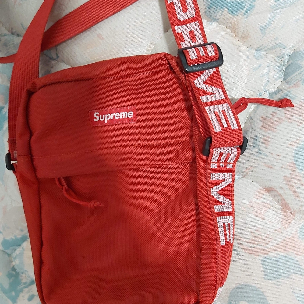Supreme shoulder bag ss18